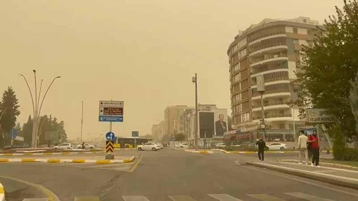 Şanlıurfa'da toz taşınımı etkili oldu