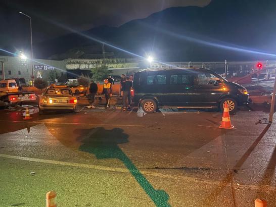 Kayseri'de takla atan otomobil karşı şeride geçti; 2 yaralı