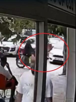 Ankara’da motosiklet ile otomobilin çarpıştığı kaza kamerada: 1 yaralı