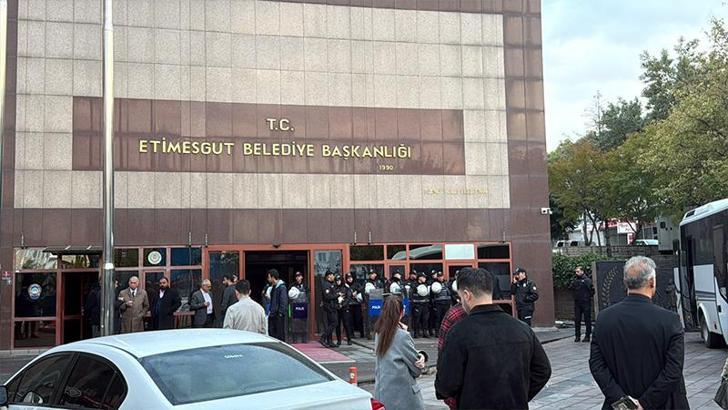Etimesgut Belediyesi'ne operasyon: 25 gözaltı