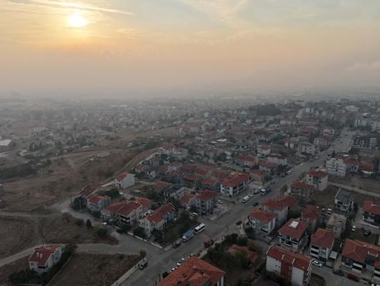 Çeltik hasadı sonrası anız yakımı, ilçeyi duman altında bırakıyor
