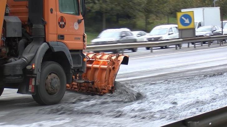 Başakşehir'de hafriyat yola döküldü; trafik yoğunluğu oluştu