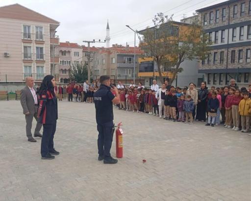 Keşan’daki okullarda deprem ve yangın tatbikatı yapıldı