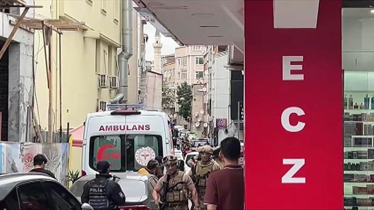 Fatih'te icra memurlarıyla tartışıp havaya ateş açan kiracı gözaltına alındı