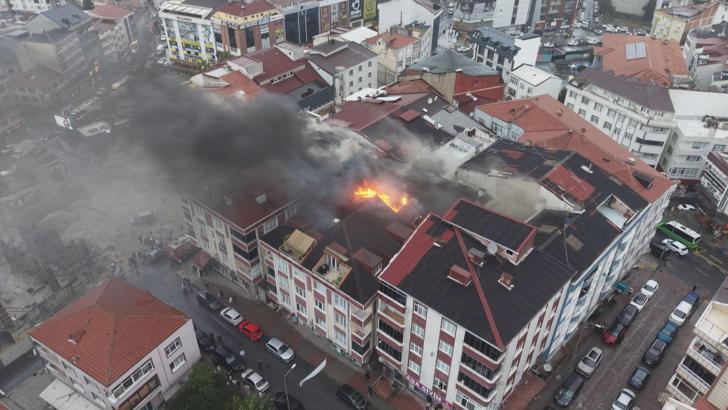 Arnavutköy'de 5 katlı binada yangın -1