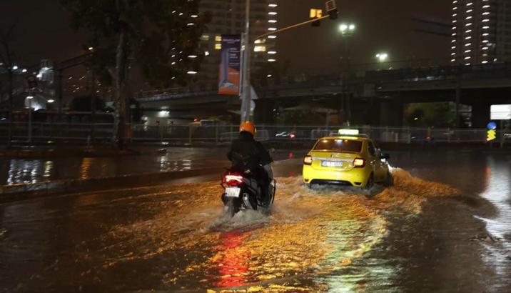 İzmir’de sağanak etkili oldu