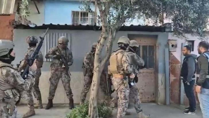 İzmir merkezli FETÖ operasyonu: 21 gözaltı
