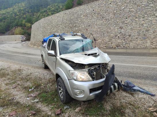 Feke'de TIR'la pikap çarpıştı: 2 yaralı