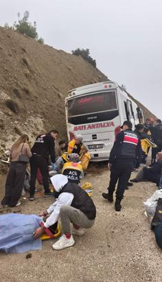 Yolcu midibüsü şarampole düştü: 9 yaralı