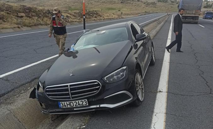 Bingöl’de otomobil yağmur suyu kanalına düştü: 3 yaralı