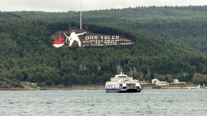 Bozcaada feribot seferlerine 'fırtına' engeli
