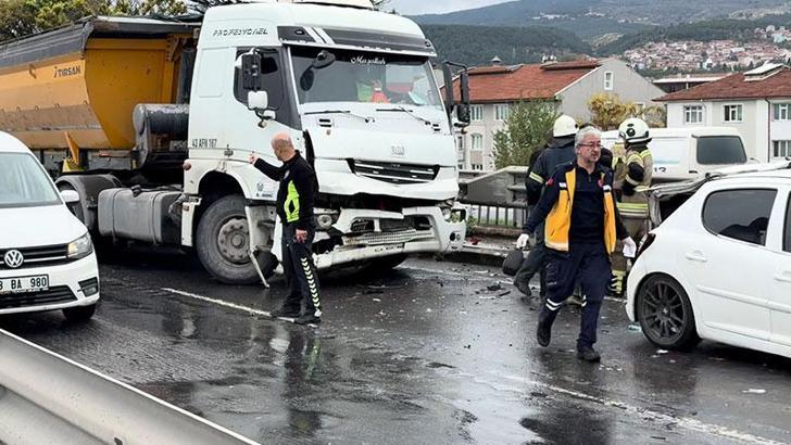 Kütahya’da 5 aracın karıştığı zincirleme kaza: 1 yaralı