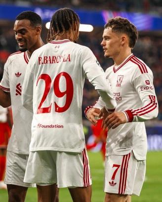 9 gollü maçta kazanan Liverpool
