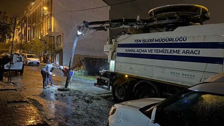 Arnavutköy’de yağış mesaisi sürüyor