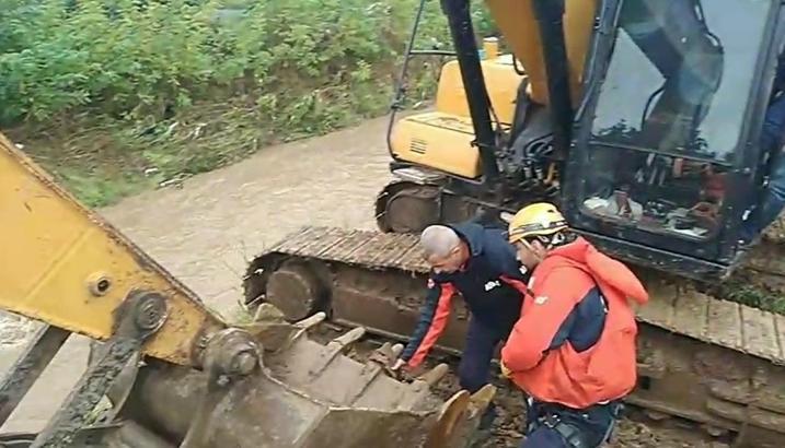 Kocaeli'de sağanak nedeniyle ev ve iş yerlerini su bastı; sele kapılan kişi kayboldu (3)