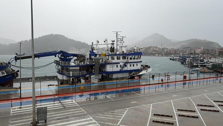 Amasra'da fırtına; dalga boyu 2 metreye ulaştı