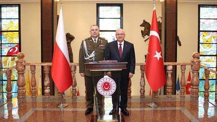 Bakan Güler, Polonya Genelkurmay Başkanı Orgeneral Kukula'yı kabul etti