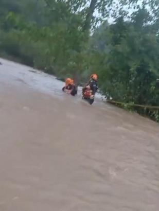 Kocaeli'de sağanak nedeniyle ev ve iş yerlerini su bastı (6)