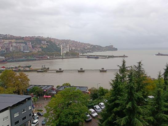Zonguldak'ta yağmur sonrası denizin rengi değişti