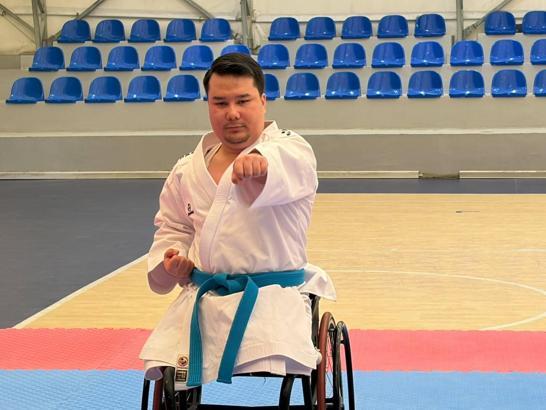 Depremde iki bacağını kaybetti, hastanede tanıştığı para karate ile hayata tutundu