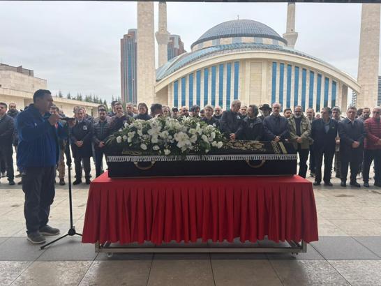 Sanatçı Alpay son yolculuğuna uğurlandı