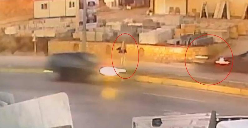Motosikletin çarptığı yaya öldü; kaza kamerada
