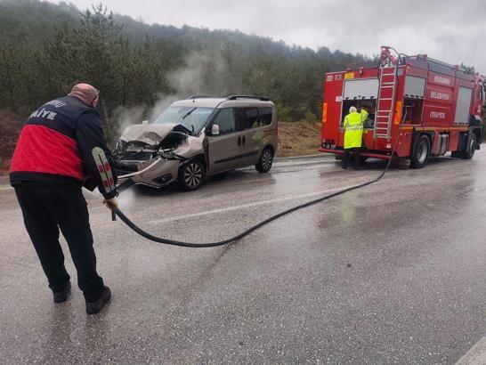 Hafif ticari araç TIR’a çarptı: 1 yaralı