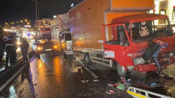 Avcılar'da 4 aracın karıştığı zincirleme kaza: 4 yaralı