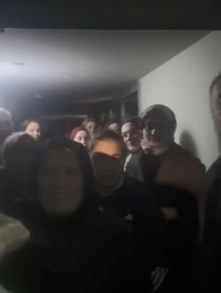 Eyüpsultan'da sel nedeniyle kafede mahsur kalan 65 kişiyi jandarma kurtardı