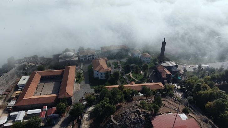 Diyarbakır’da sis etkili oldu; tarihi mekanlar dronla görüntülendi