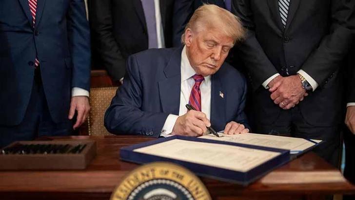 Trump, Rusya'ya yönelik yaptırım ve tarifeleri askıya aldı