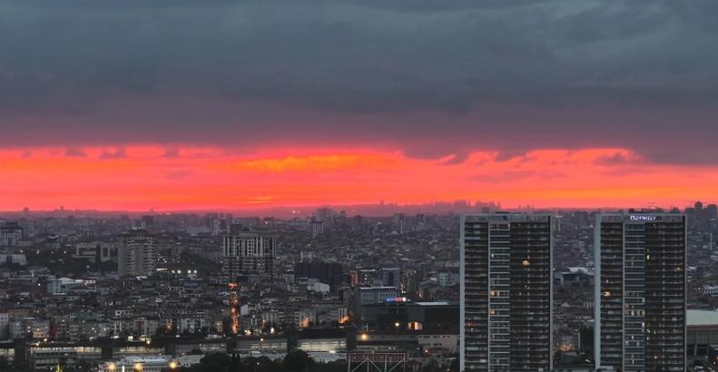 İstanbul'da sağanak sonrası gün batımı görsel şölen oluşturdu