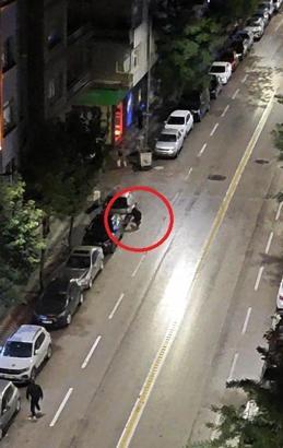 Tartıştığı kişiyi sokakta kovalayıp pompalı tüfekle vurarak öldürdü; o anlar kamerada