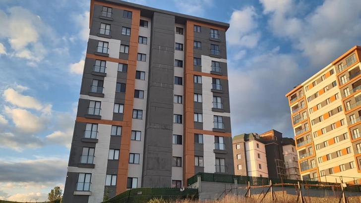 Pendik’te inşaatta toprak kayması; bitişiğindeki apartman tahliye edildi
