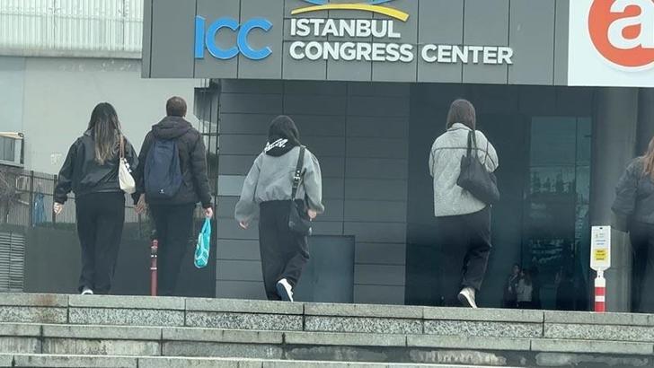 Şişli’de konserde fenalaşan 3 kişi hastaneye kaldırıldı, 1’i öldü
