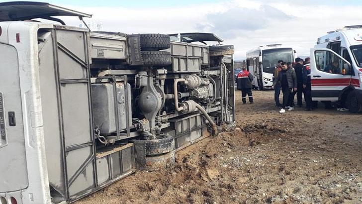 Cezaevi nakil, aracı devrildi: 2'si jandarma personeli 3 yaralı