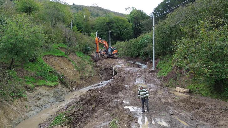 Barajın suyu taştı, mahalleyi sel bastı (2)