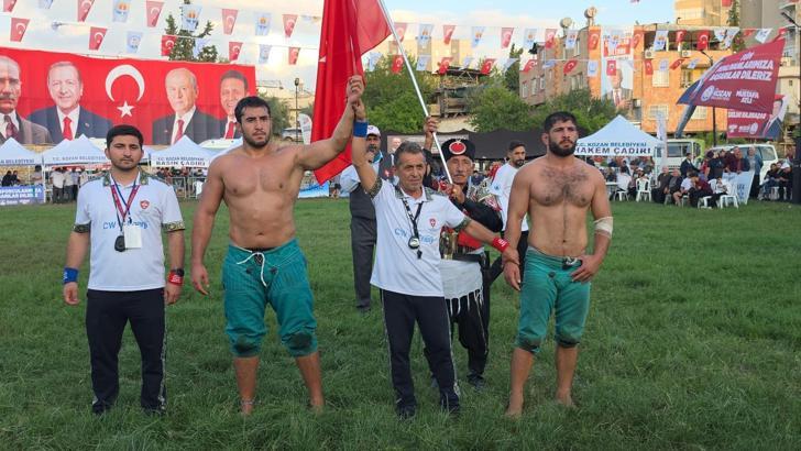 10'uncu Geleneksel İsmet Atlı Karakucak Güreşleri müsabakaları tamamlandı (2)