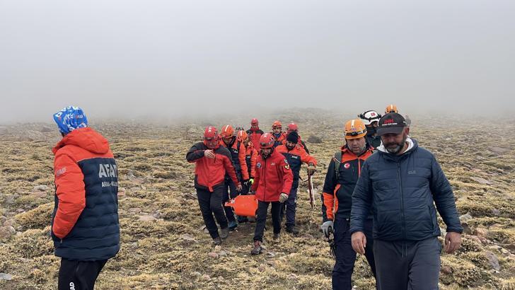 Erciyes Dağı'na tırmanırken düşen dağcı hayatını kaybetti / Ek fotoğraflar