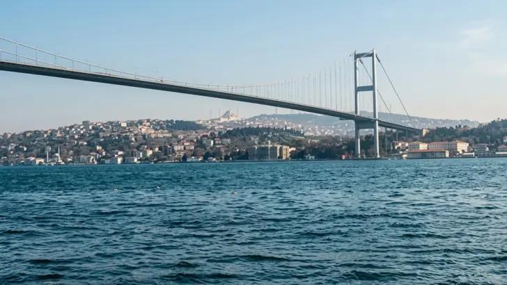 İstanbul Boğazı'nda gemi trafiği askıya alındı