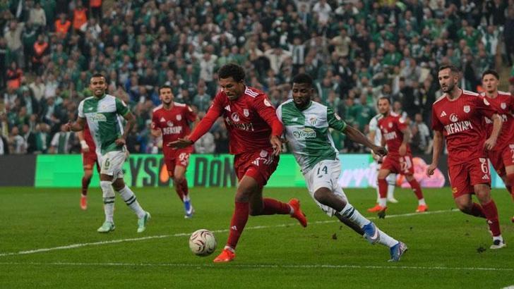 Bursaspor’un golcüsü Iheanacho’dan üst üste 11 maçta gol