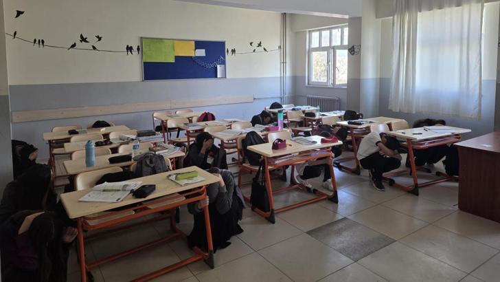 Silopi’de lise öğrencilerine deprem ve yangın tatbikatı