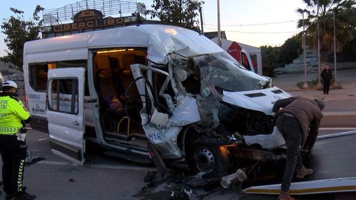 Arnavutköy'de servis minibüsü park halindeki hafriyat kamyonuna çarptı: 9 yaralı