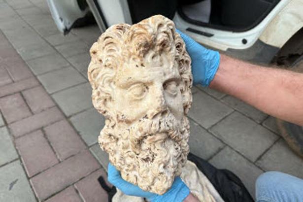 2 bin yıllık Zeus heykel başı ele geçirildi