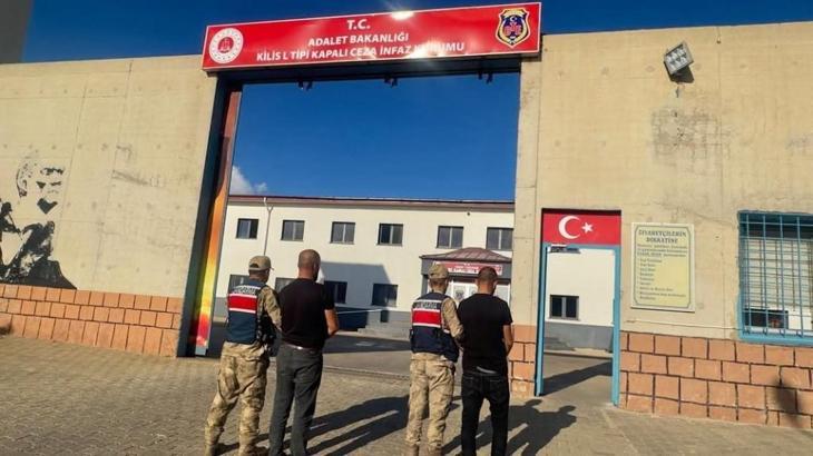 Kilis'te 4 kaçak göçmen yakalandı, 2 organizatör tutuklandı