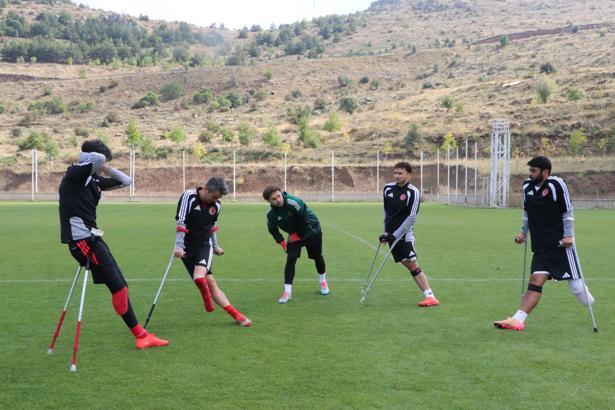 Ampute futbolla hayata tutundular