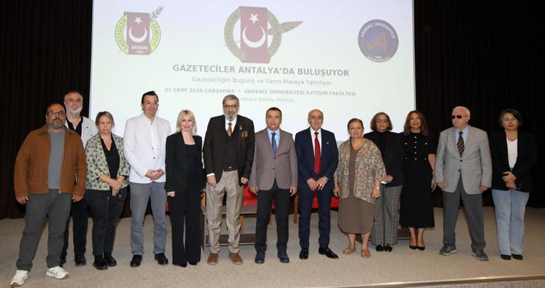 İletişim Fakültesi'nde gazeteciliğin geleceği konuşuldu