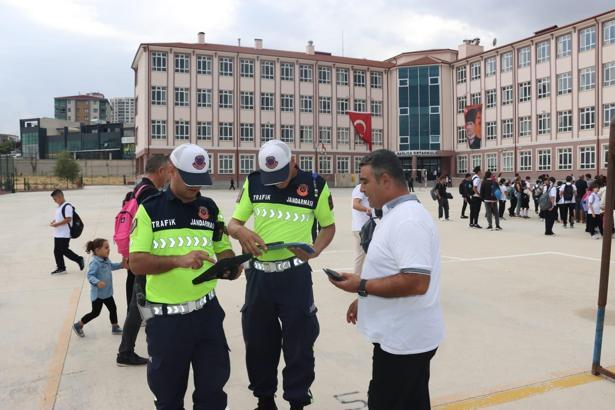 Ankara'da okul çevrelerinde denetim; 19 bin 854 kişi sorgulandı