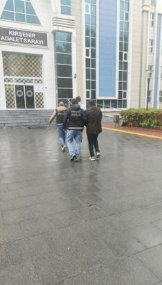 Midelerinden uyuşturucu çıkan 2 şüpheli tutuklandı