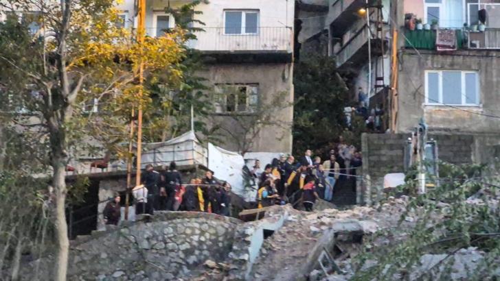 Zonguldak’ta 3 katlı bina çöktü; enkazda kalan 2 kişiden 1’i kurtarıldı